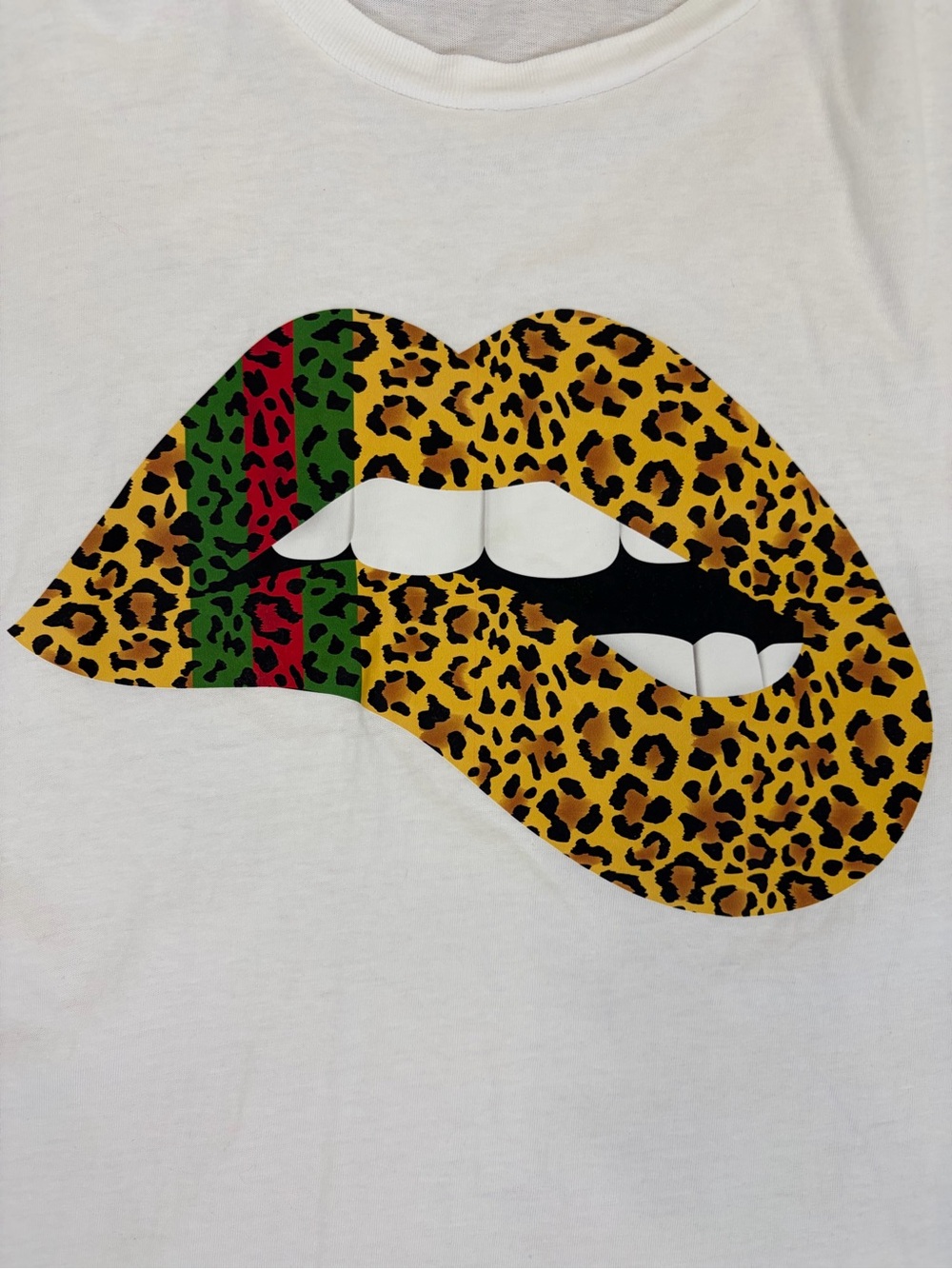 Leopard Print Lip Design White Graphic Tee (L) - Picture 2 of 8